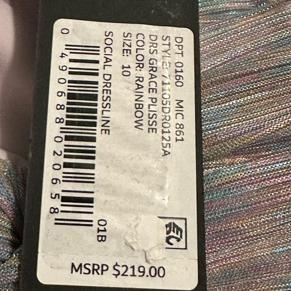 NWT Gianni Bini
Grace Metallic Plisse Sweetheart Neck Cut-Out Tiered Dress - Picture 11 of 11